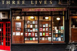 http://www.derosemethodgreenwich.org/blog/2015/6/9/nyc-culture-the-charming-three-lives-company-bookstore